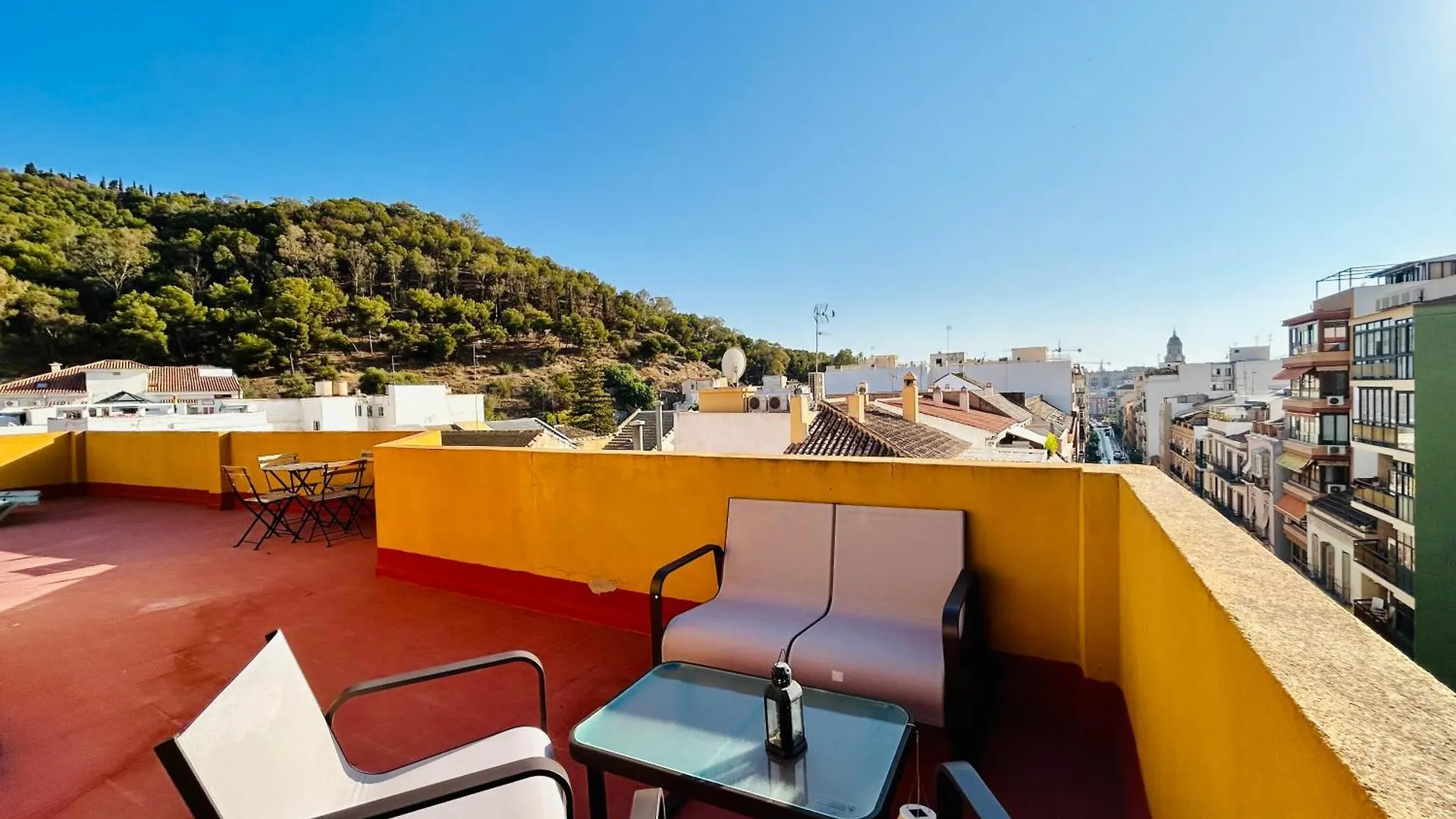 Terrace Relax Apartment. City & Beach location